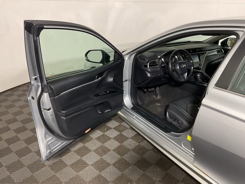 Used 2018 Toyota Camry SE image 16
