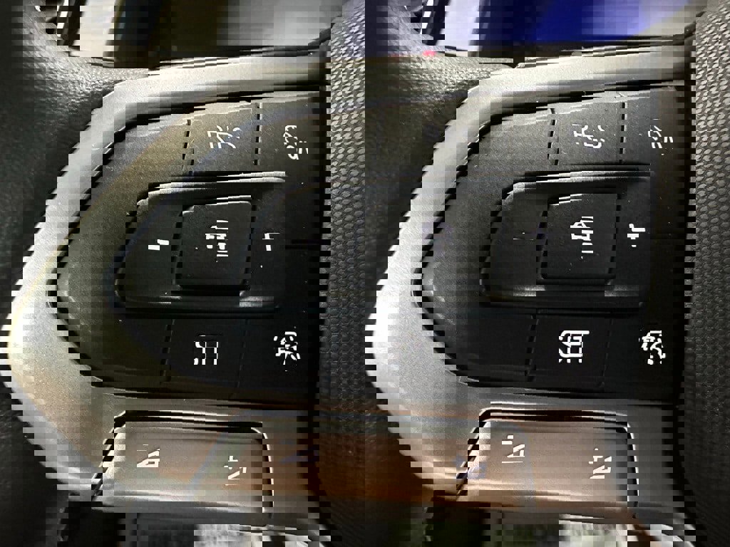 Used 2025 Volkswagen Atlas Cross Sport SE image 20