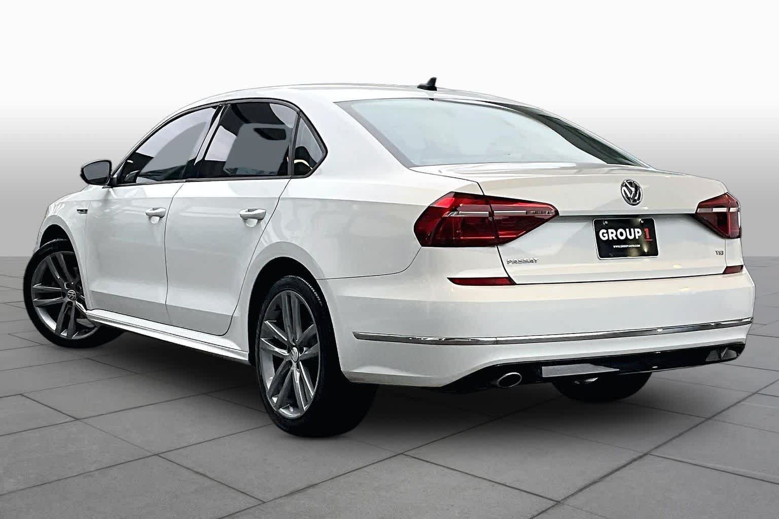 Used 2018 Volkswagen Passat 2.0T R-Line FWD image 12