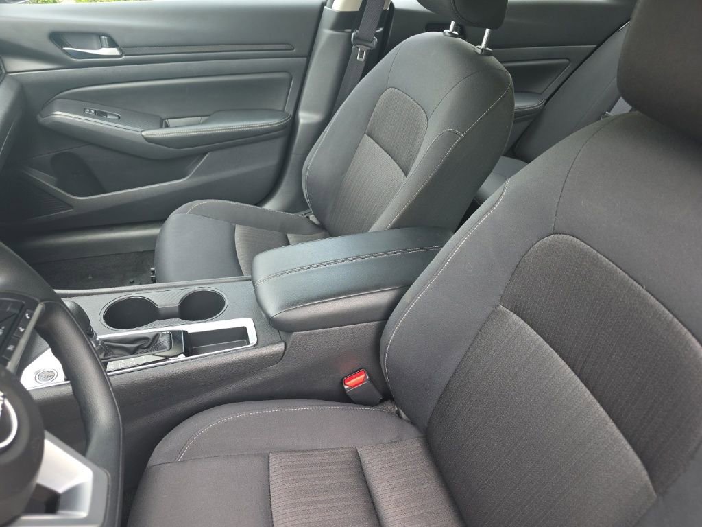 Used 2025 Nissan Altima 2.5 SV image 14