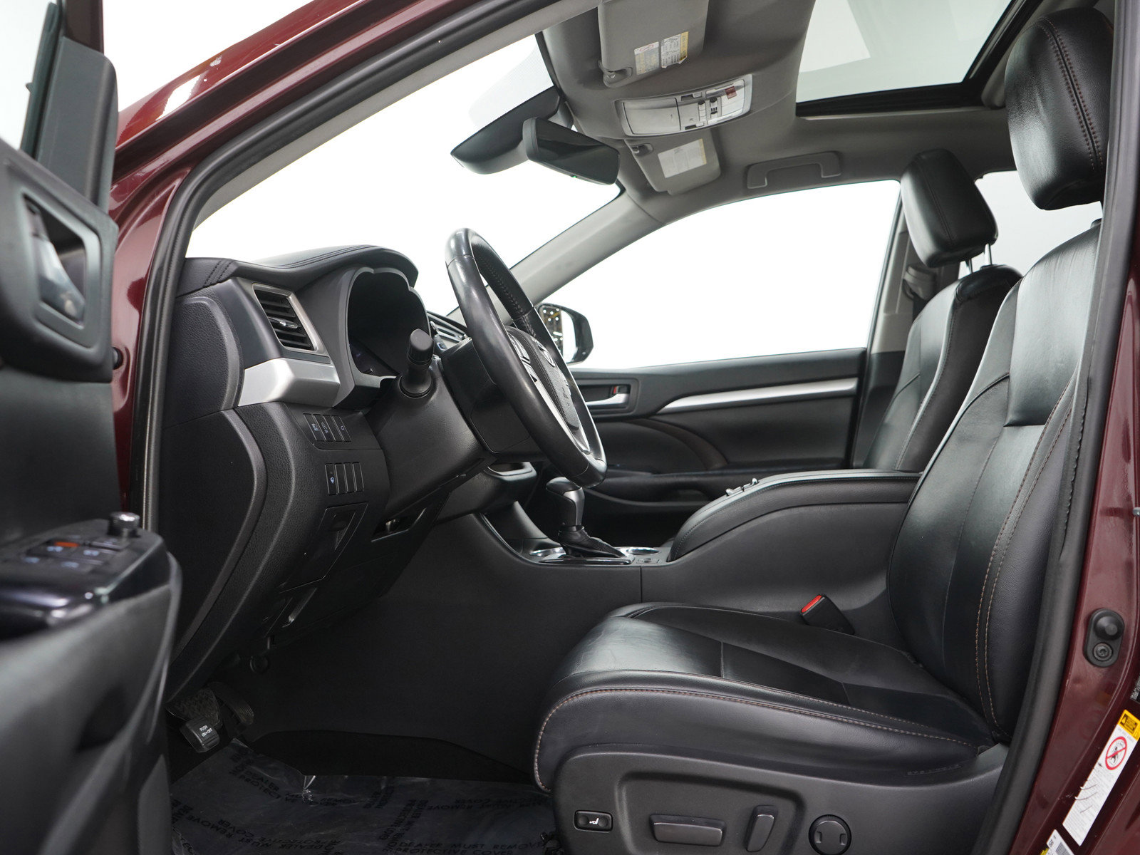 Used 2019 Toyota Highlander XLE AWD/4WD image 23
