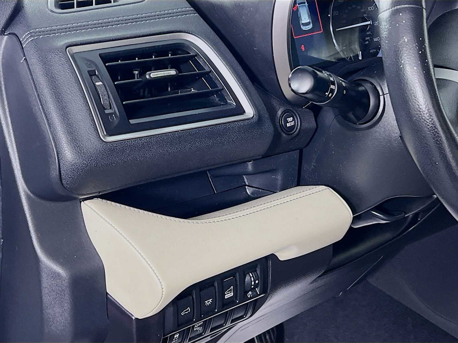 Used 2020 Subaru Ascent Limited w/ Technology Package image 10