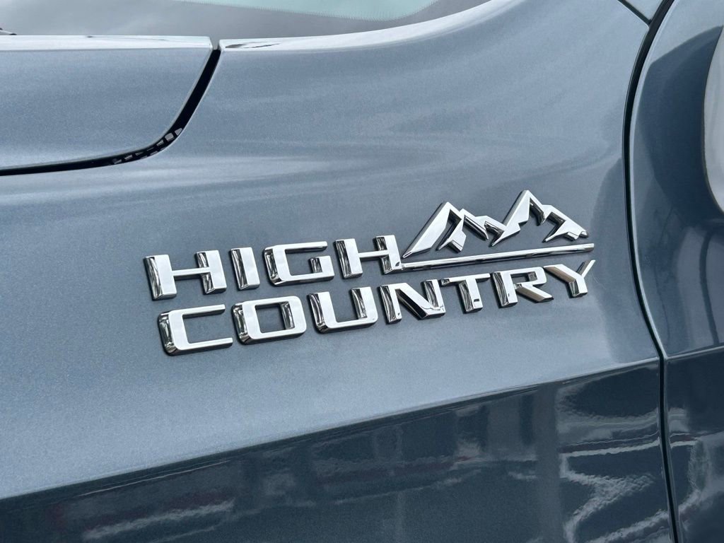 Used 2021 Chevrolet Suburban High Country RWD image 37