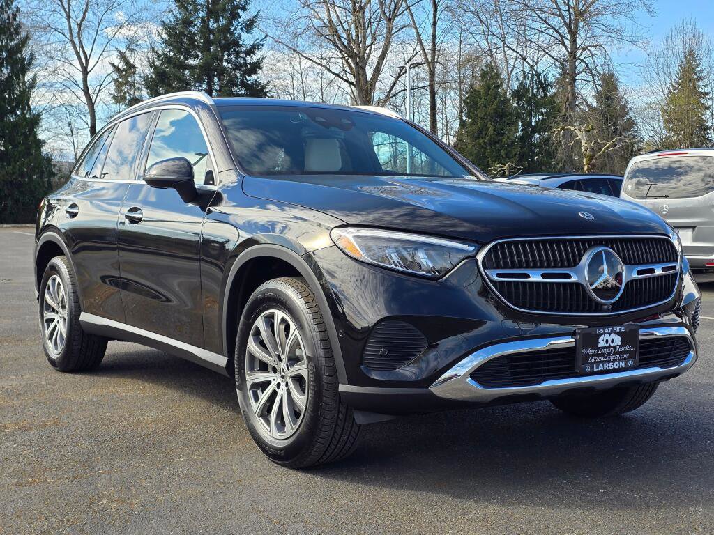 Used 2024 Mercedes-Benz GLC 300 4MATIC w/ Driver Assistance Package image 8