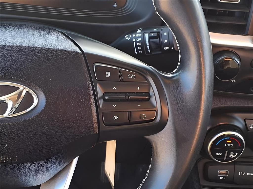 Used 2023 Hyundai Venue SEL image 6