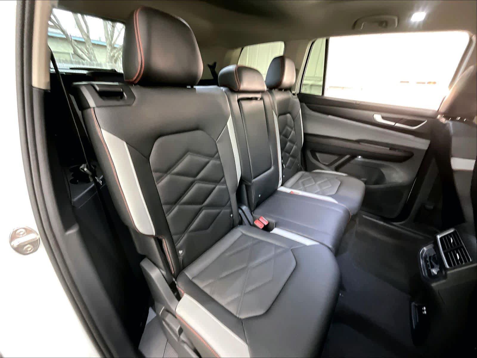 New 2026 Volkswagen Atlas Peak Edition AWD/4WD image 11