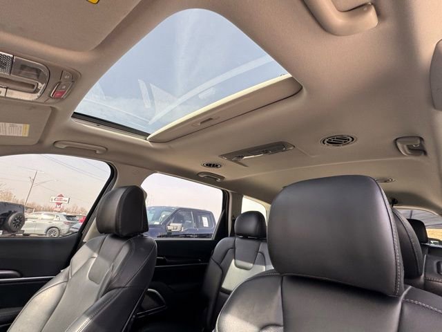 Used 2025 Kia Telluride S image 12