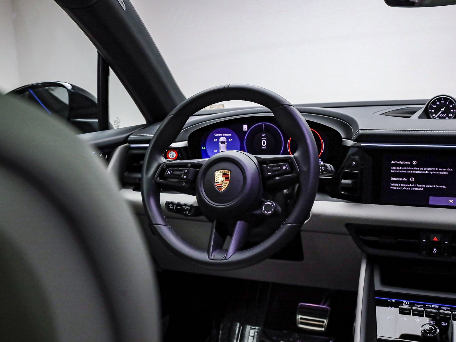 Certified 2025 Porsche Macan 4S Electric AWD/4WD image 16