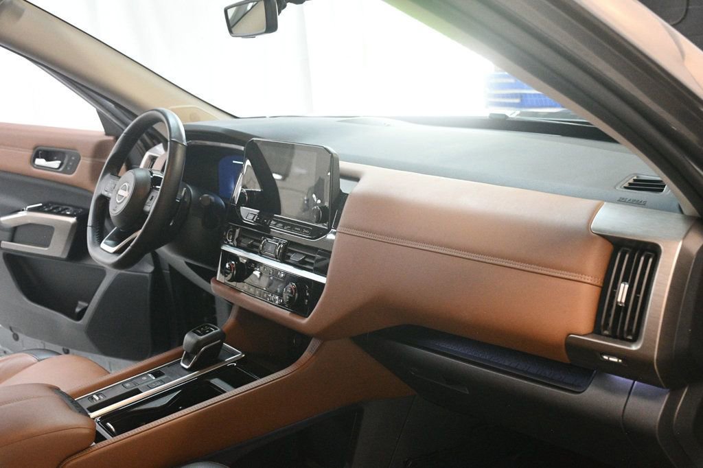 Used 2024 Nissan Pathfinder Platinum FWD image 28
