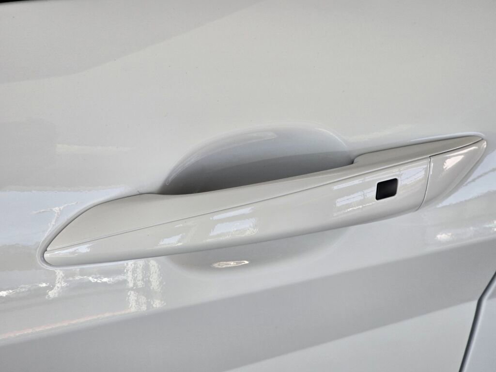 New 2025 Hyundai Elantra SEL image 12