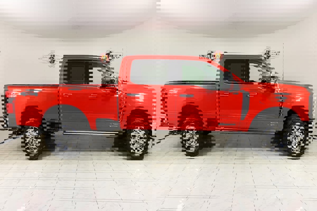 Used 2025 Ford F350 Lariat w/ Chrome Package image 2