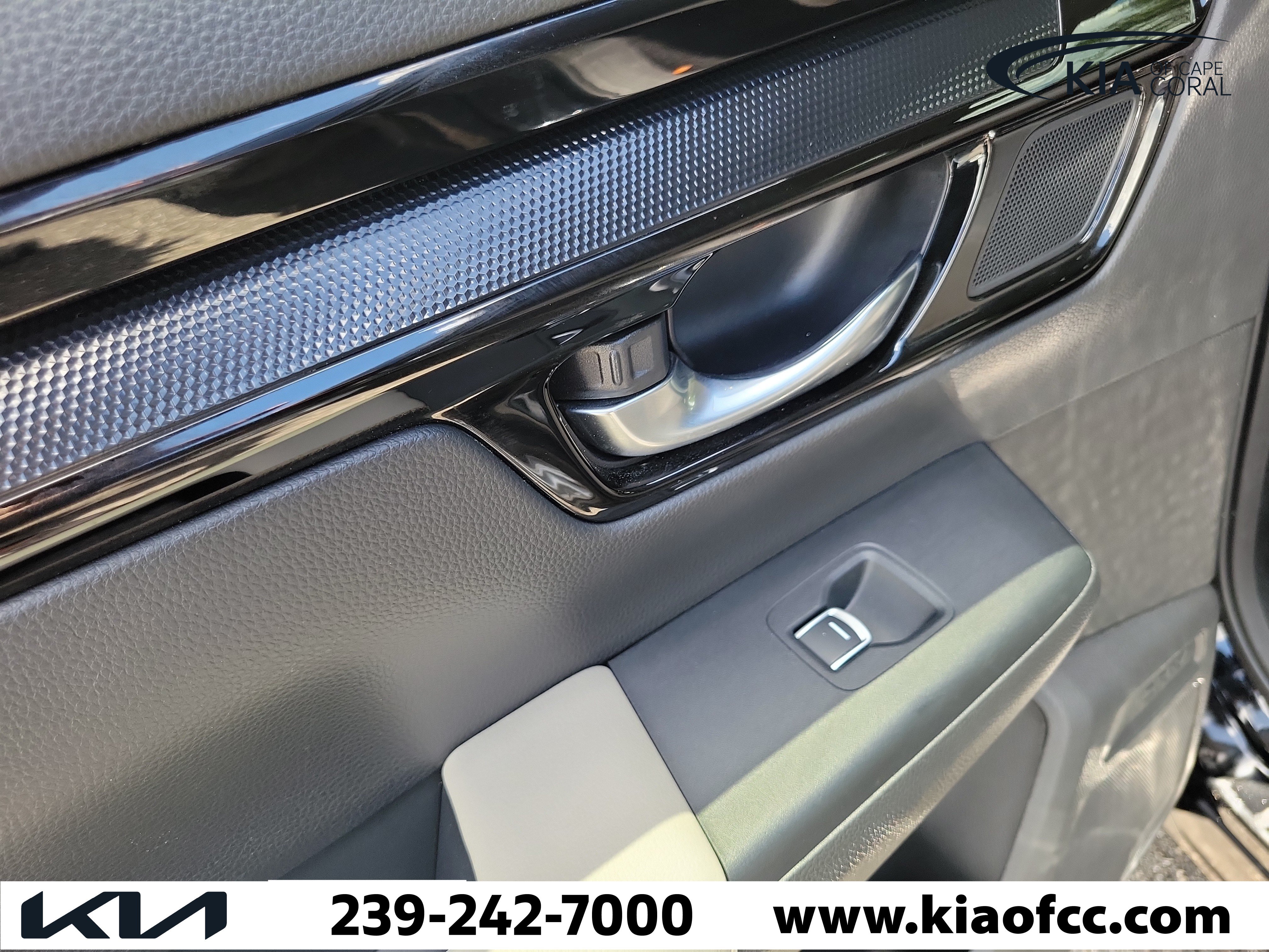 Used 2025 Honda CR-V EX-L image 12