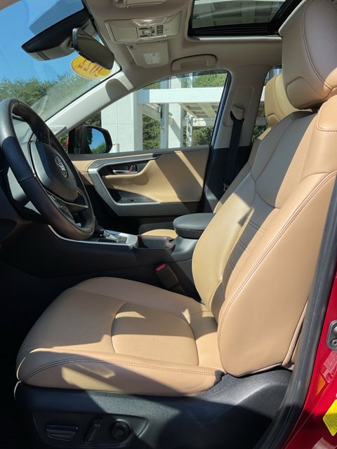 Used 2022 Toyota RAV4 Limited FWD image 17