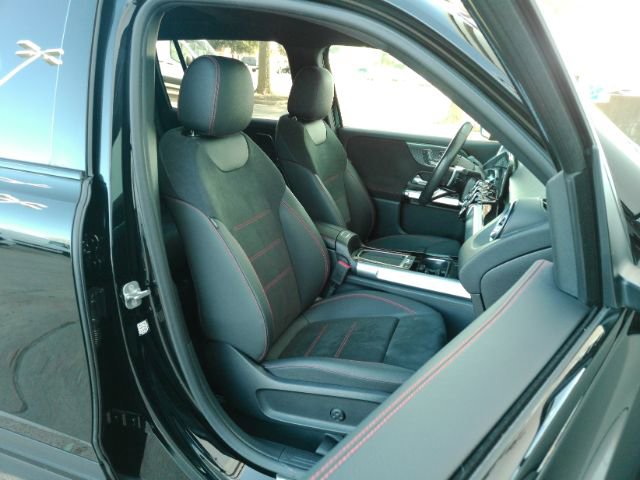 Used 2024 Mercedes-Benz GLB 250 image 24