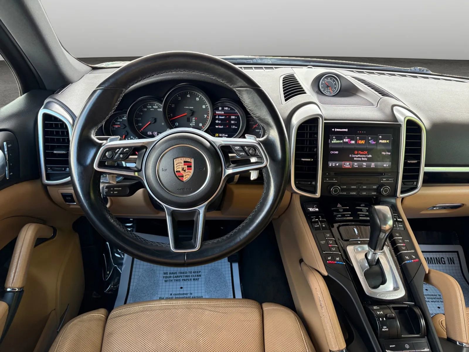 Used 2017 Porsche Cayenne w/ Premium Package AWD/4WD image 27