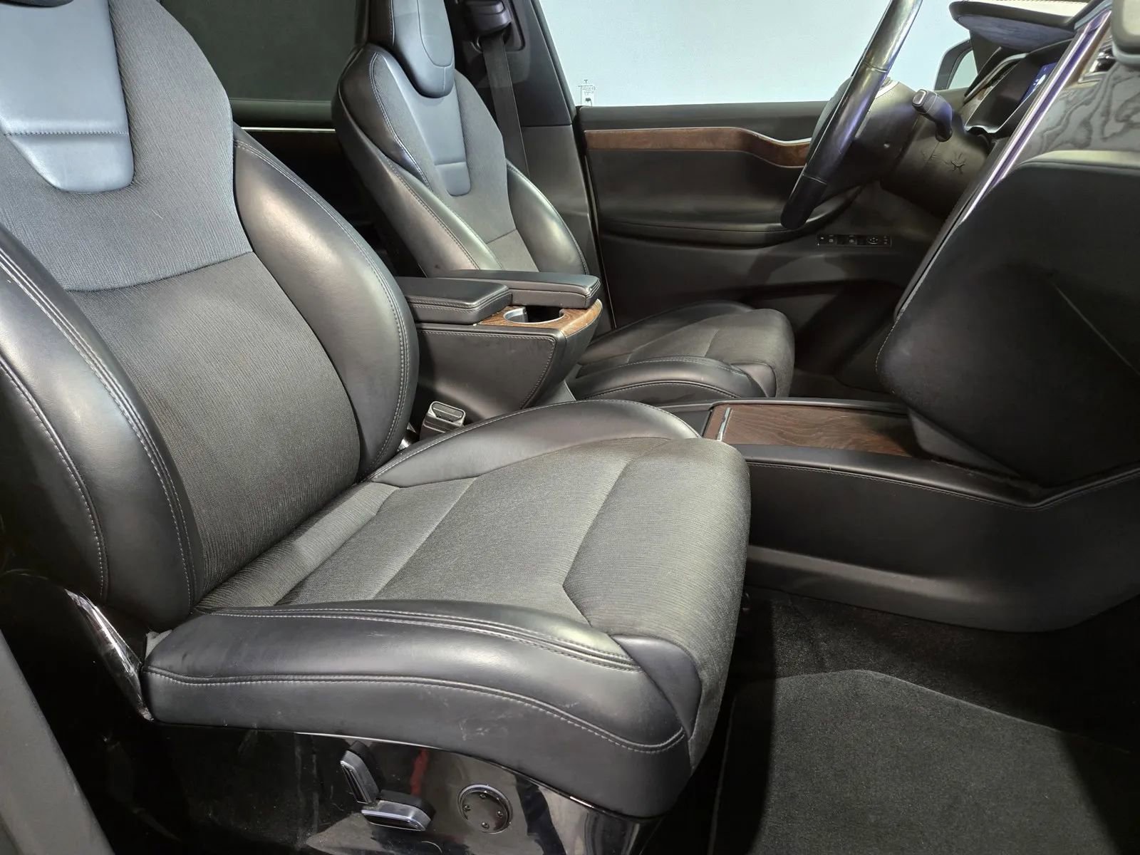 Used 2017 Tesla Model X 90D image 7