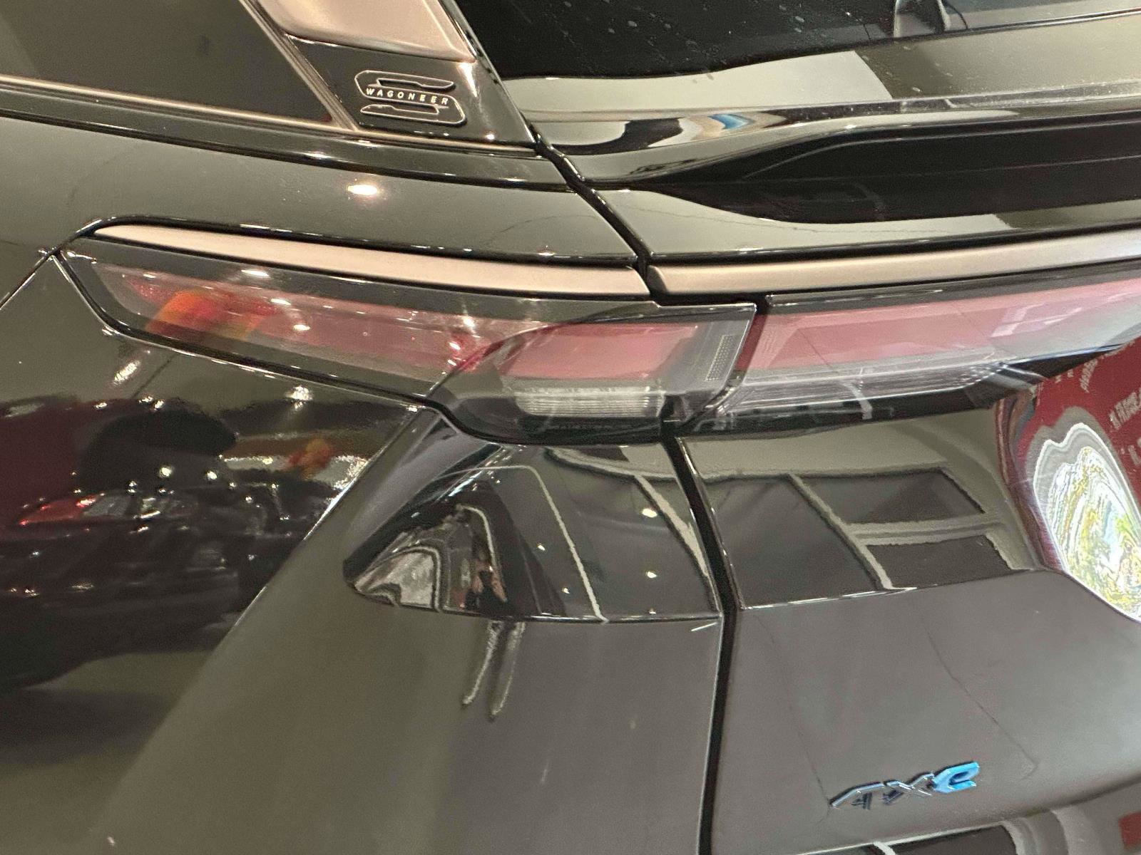 Used 2024 Jeep Wagoneer Launch Edition image 9