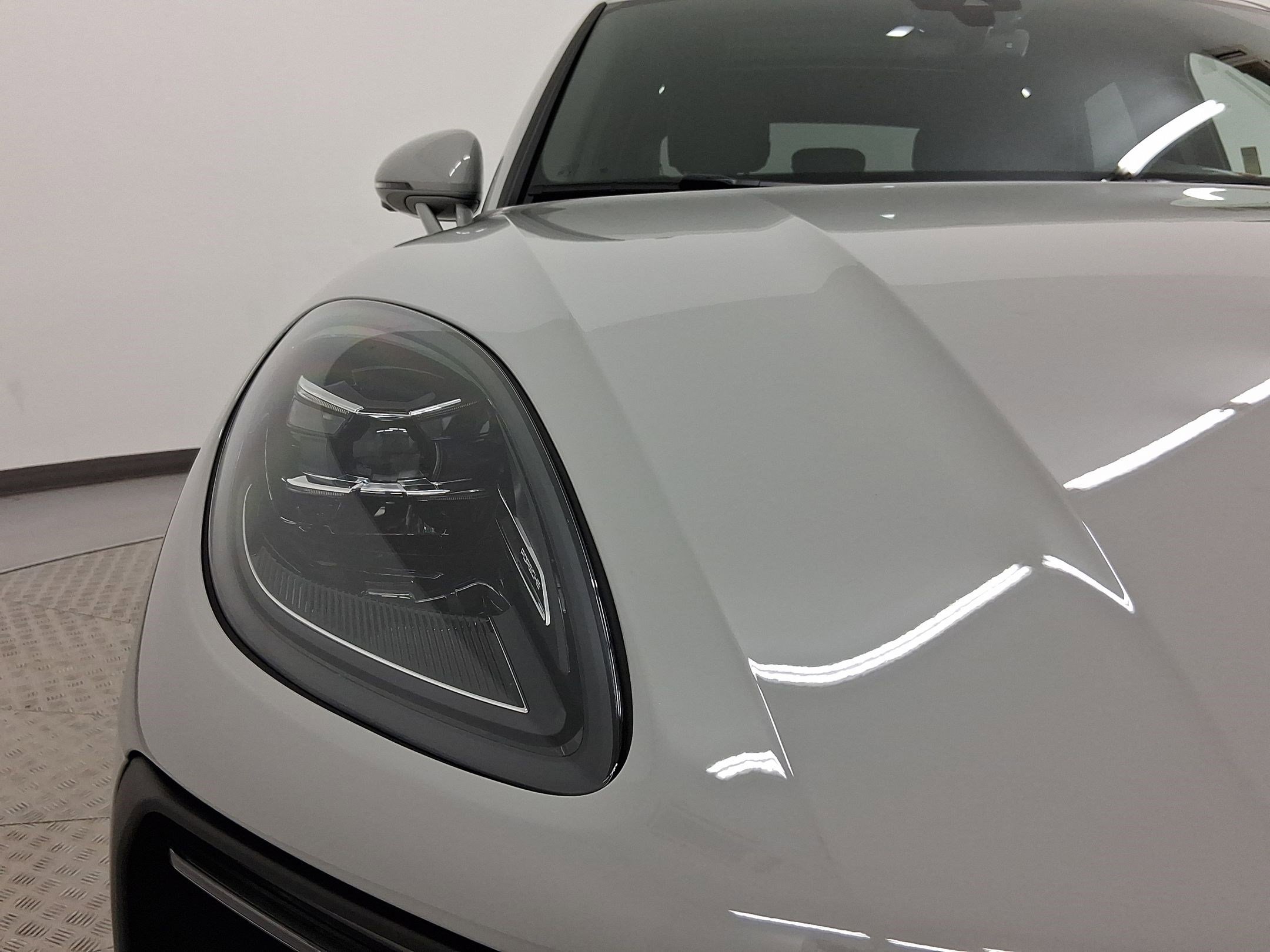 Used 2026 Porsche Macan AWD/4WD image 12