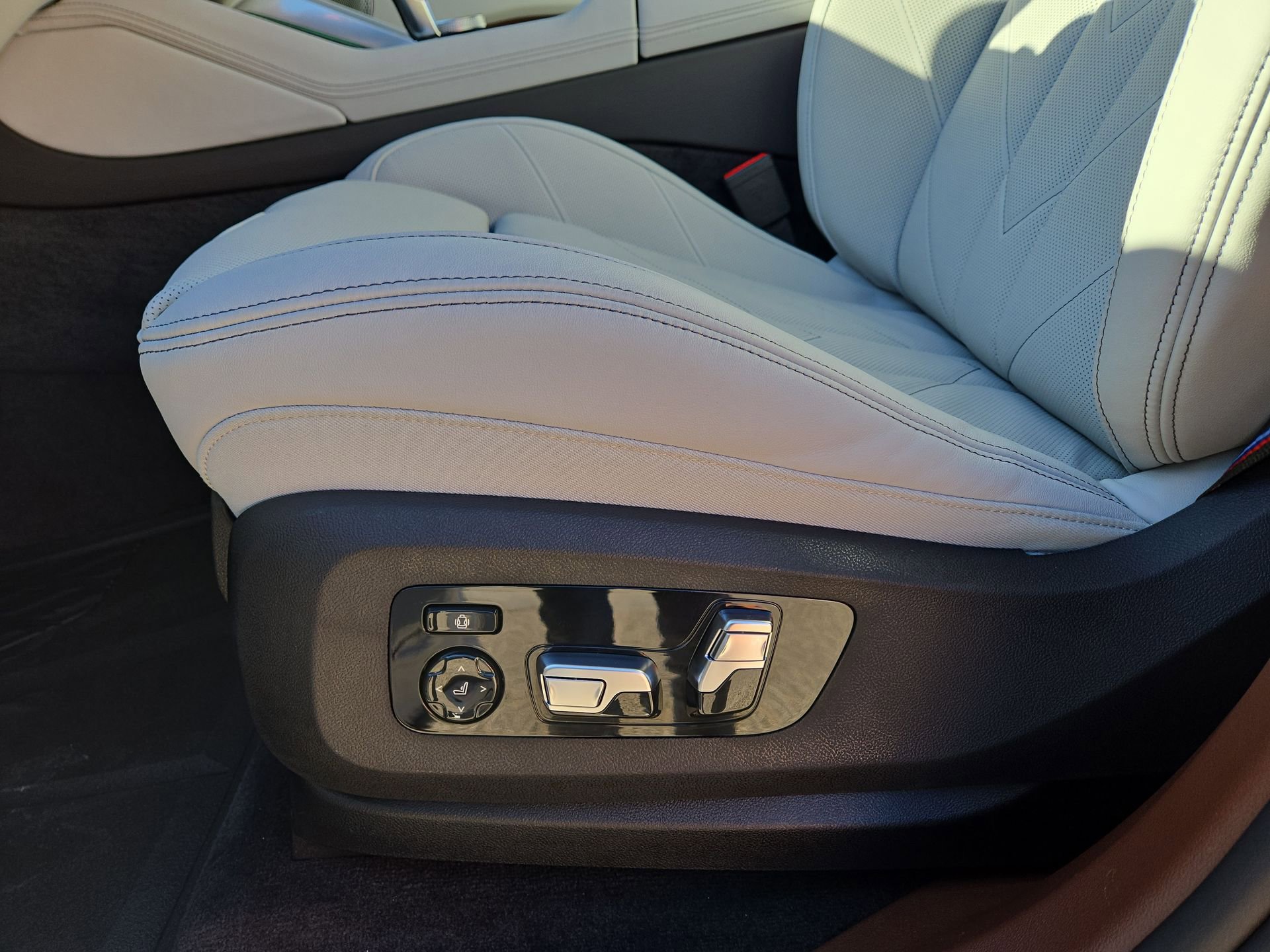 New 2026 BMW XM Label Red AWD/4WD image 17