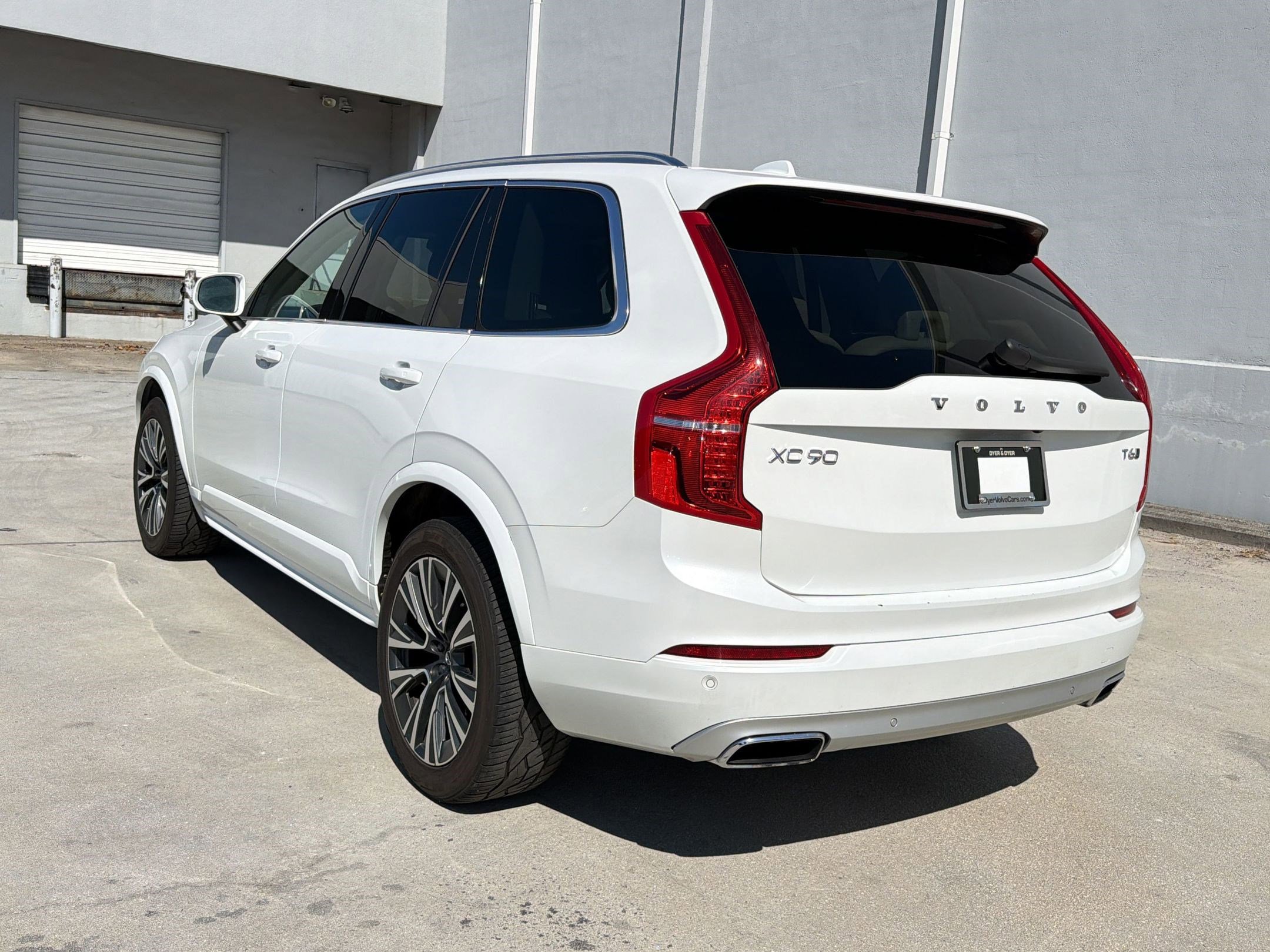 Used 2021 Volvo XC90 T6 Momentum w/ Climate Package AWD/4WD image 3