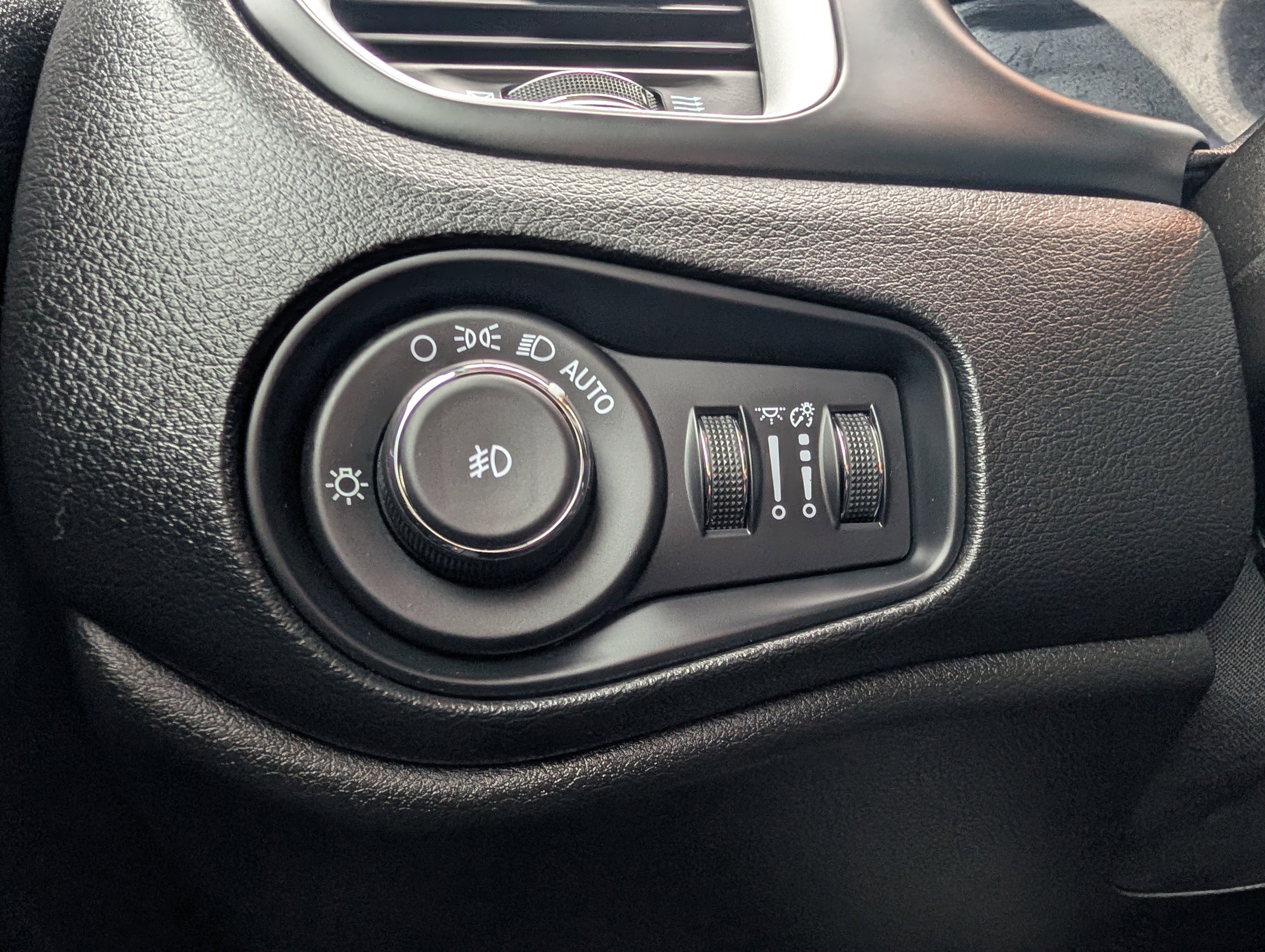 Used 2021 Jeep Renegade Latitude w/ Convenience Group image 24