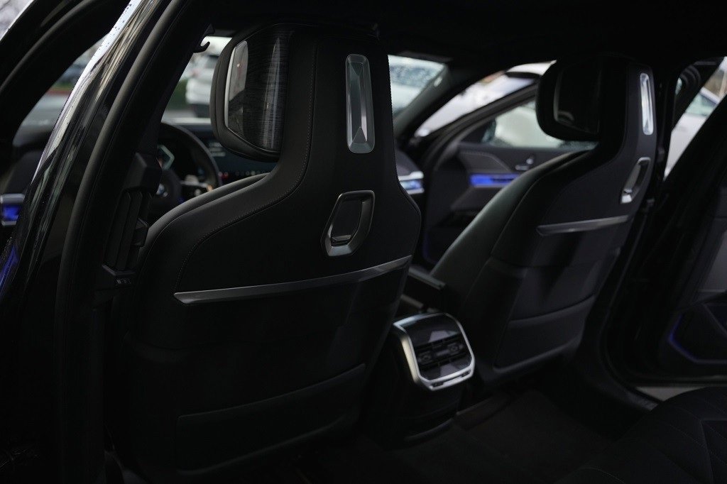 Used 2024 BMW 740i image 19