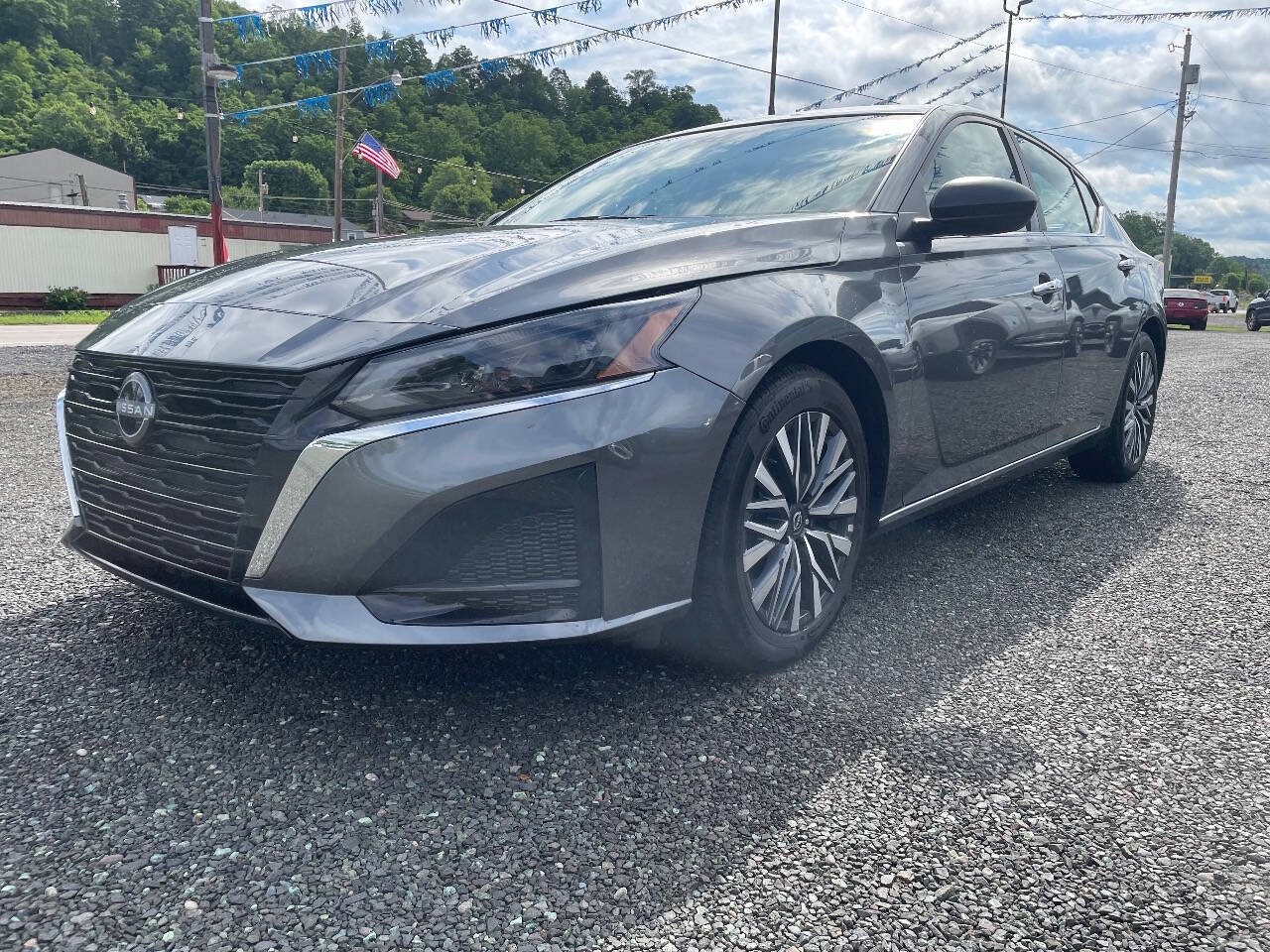 Used 2025 Nissan Altima 2.5 SV FWD image 1