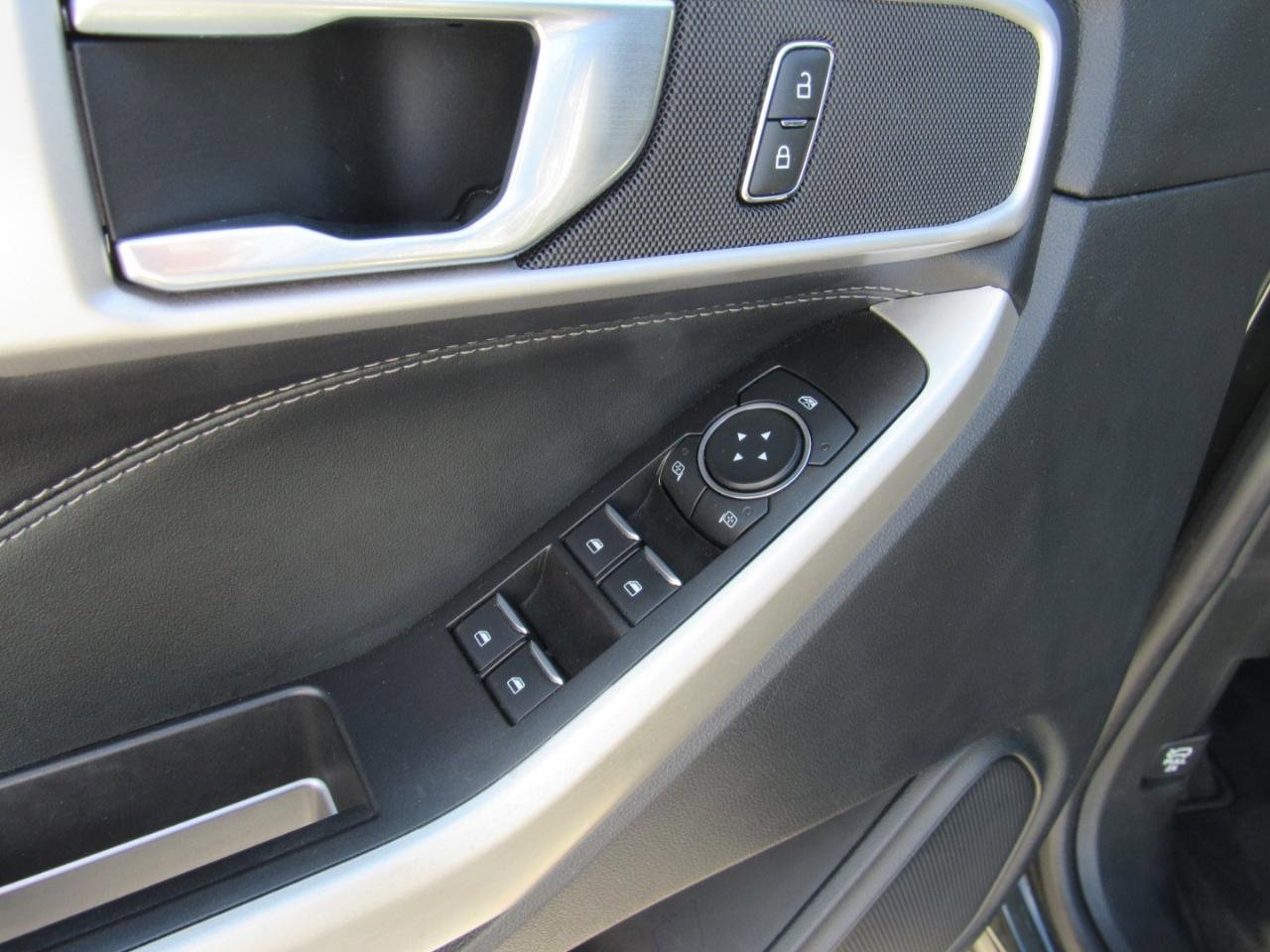 Used 2022 Ford Explorer XLT w/ Equipment Group 202A image 16