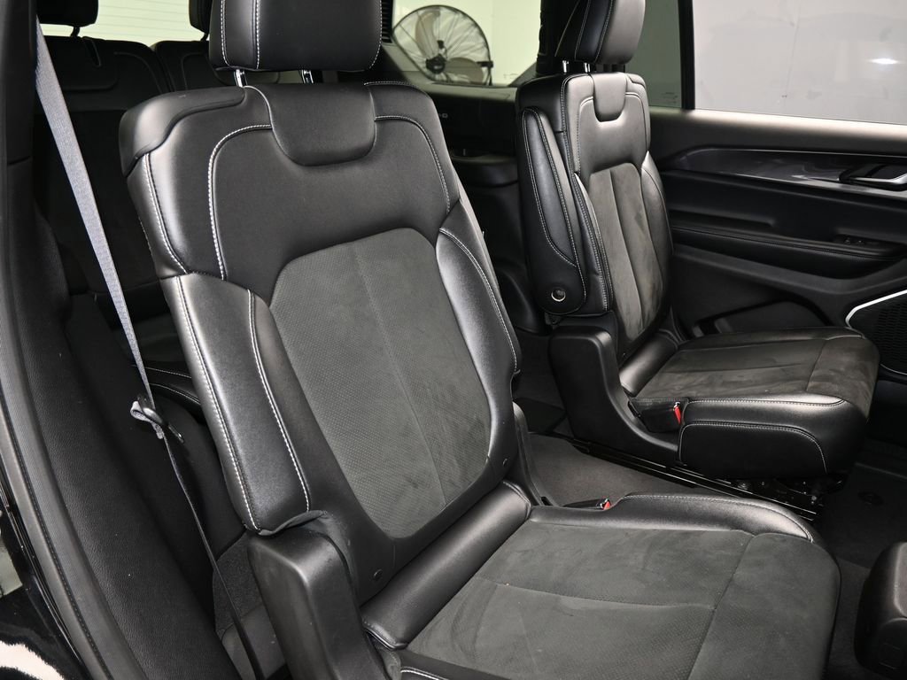 Used 2021 Jeep Grand Cherokee L Laredo image 40