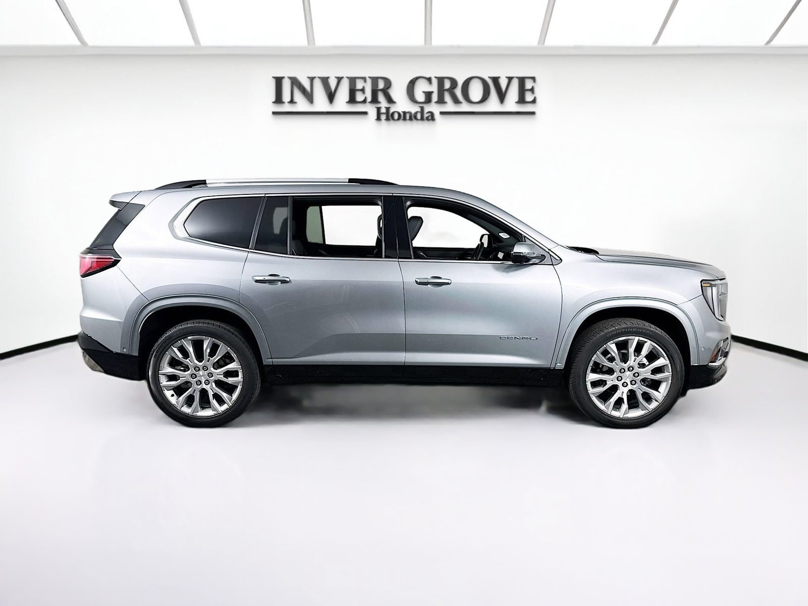 Used 2024 GMC Acadia Denali w/ Super Cruise Package FWD image 4