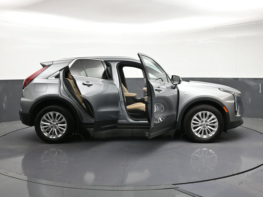 Used 2024 Cadillac XT4 Luxury w/ Cold Weather Package AWD/4WD image 33