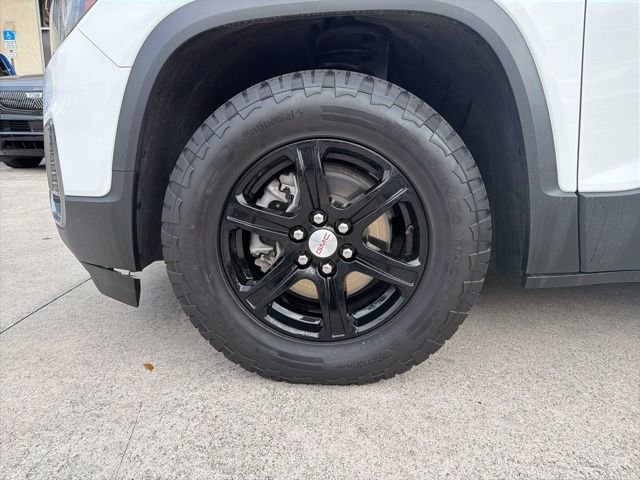 Used 2023 GMC Acadia AT4 image 2