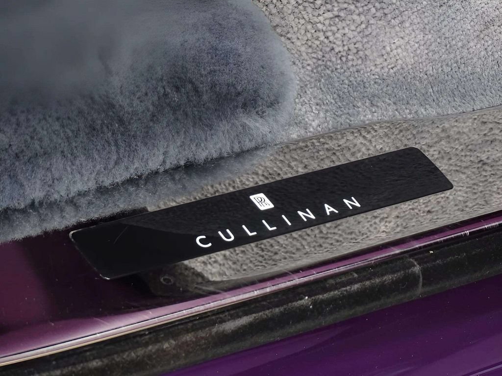 Certified 2025 Rolls-Royce Cullinan AWD/4WD image 7