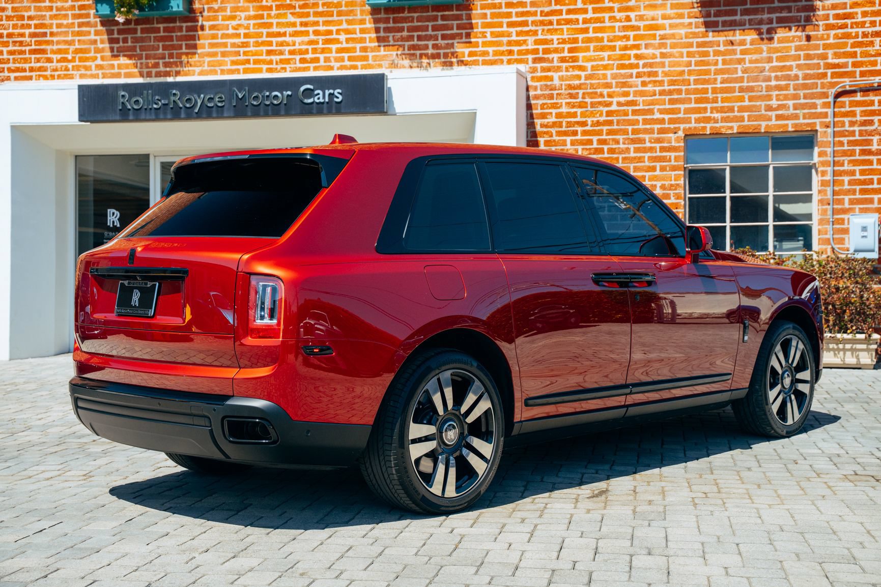 Used 2023 Rolls-Royce Cullinan AWD/4WD image 2