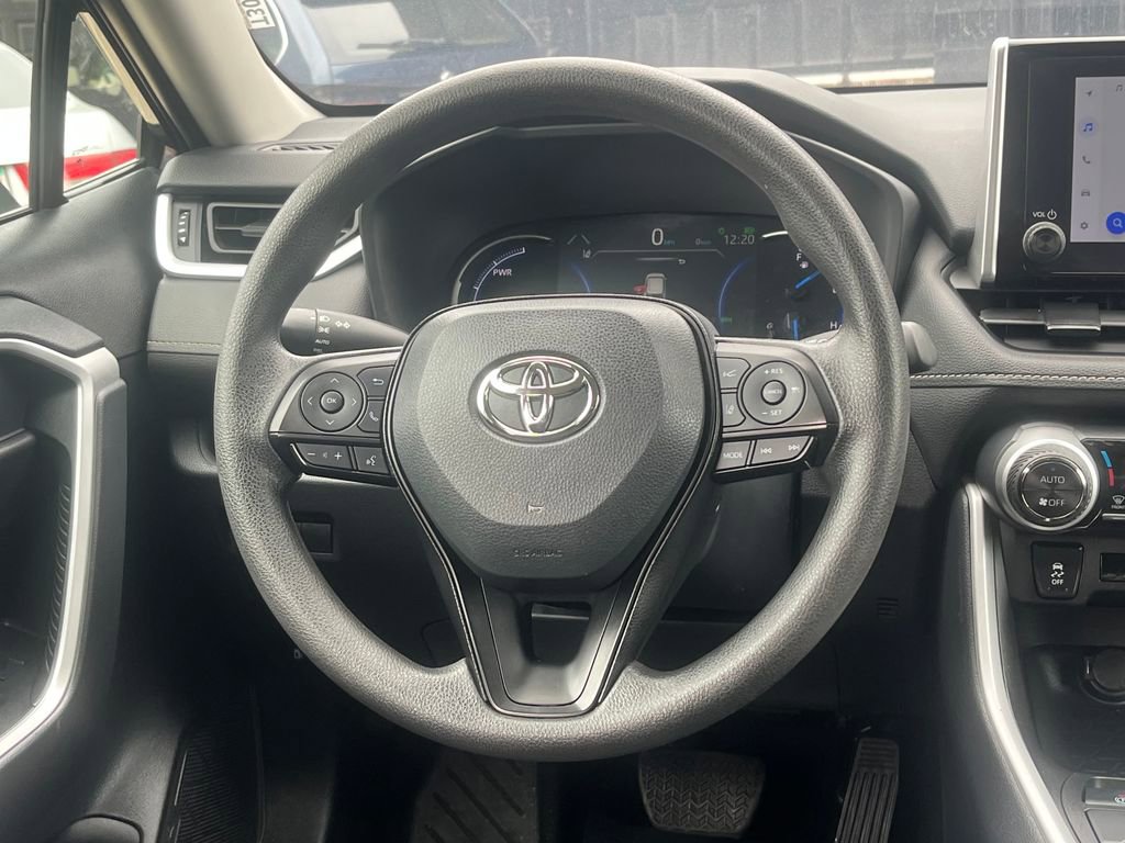 Used 2025 Toyota RAV4 XLE AWD/4WD image 19