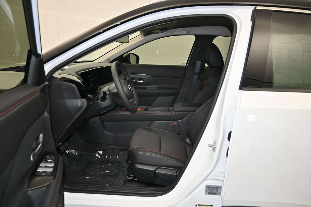 New 2026 Nissan Kicks SR w/ Cold Weather Package FWD image 19