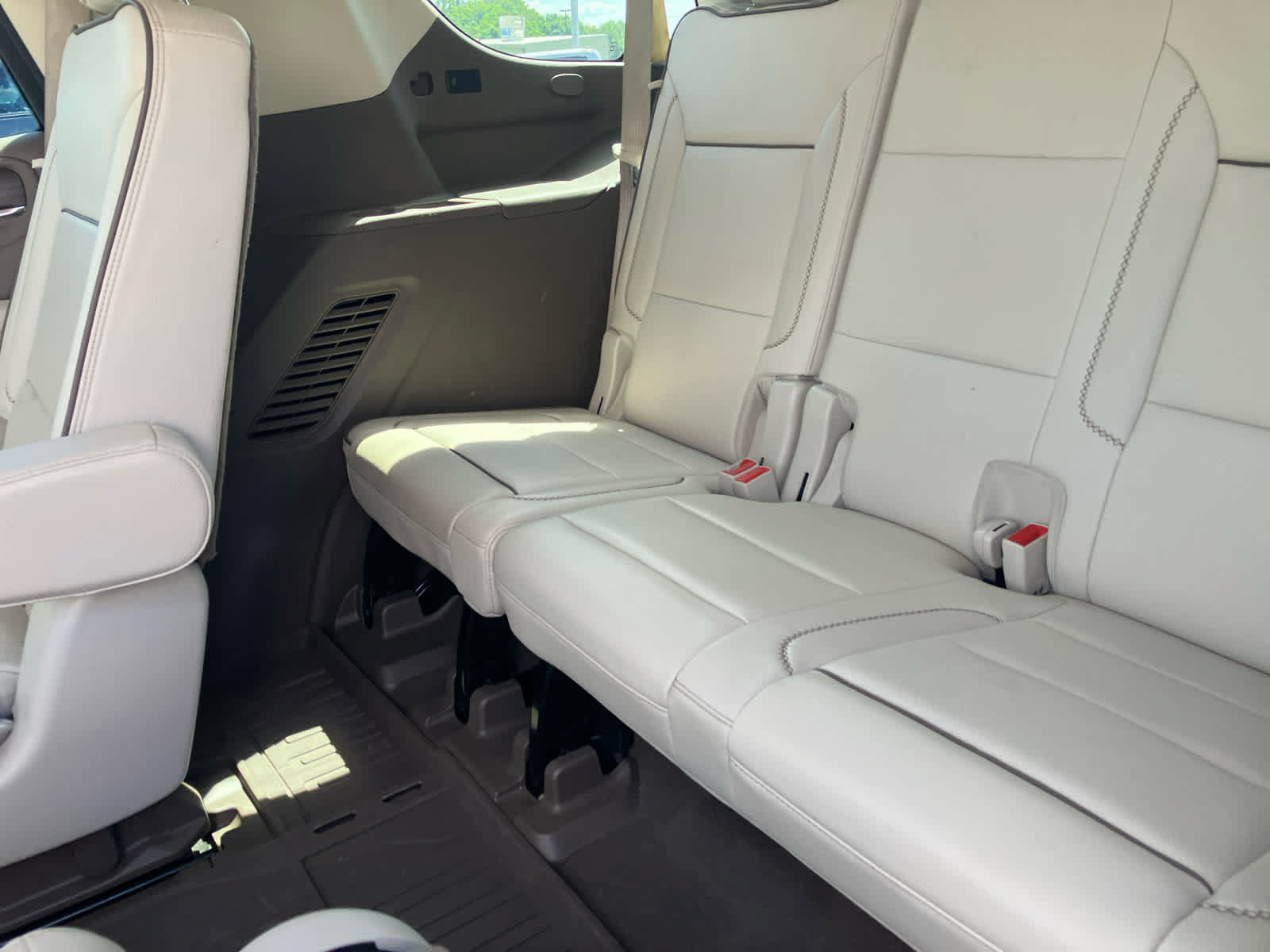 Used 2021 GMC Yukon Denali w/ Denali Premium Package RWD image 44