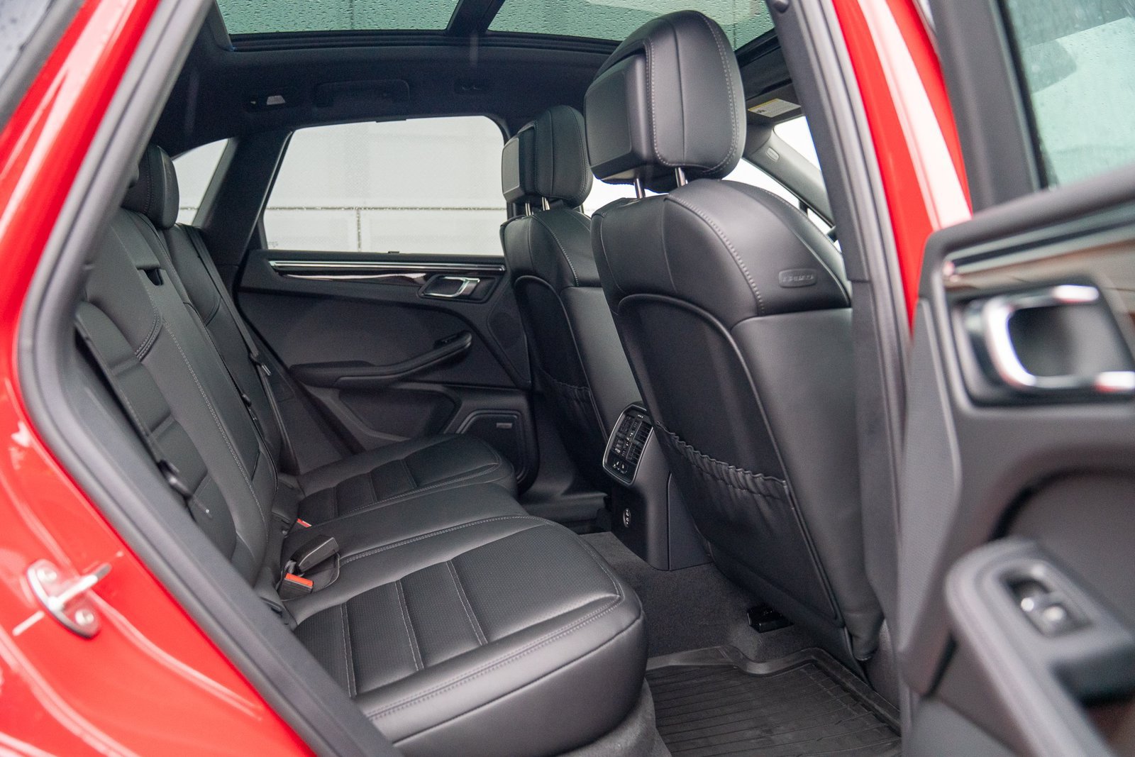 Certified 2026 Porsche Macan AWD/4WD image 25