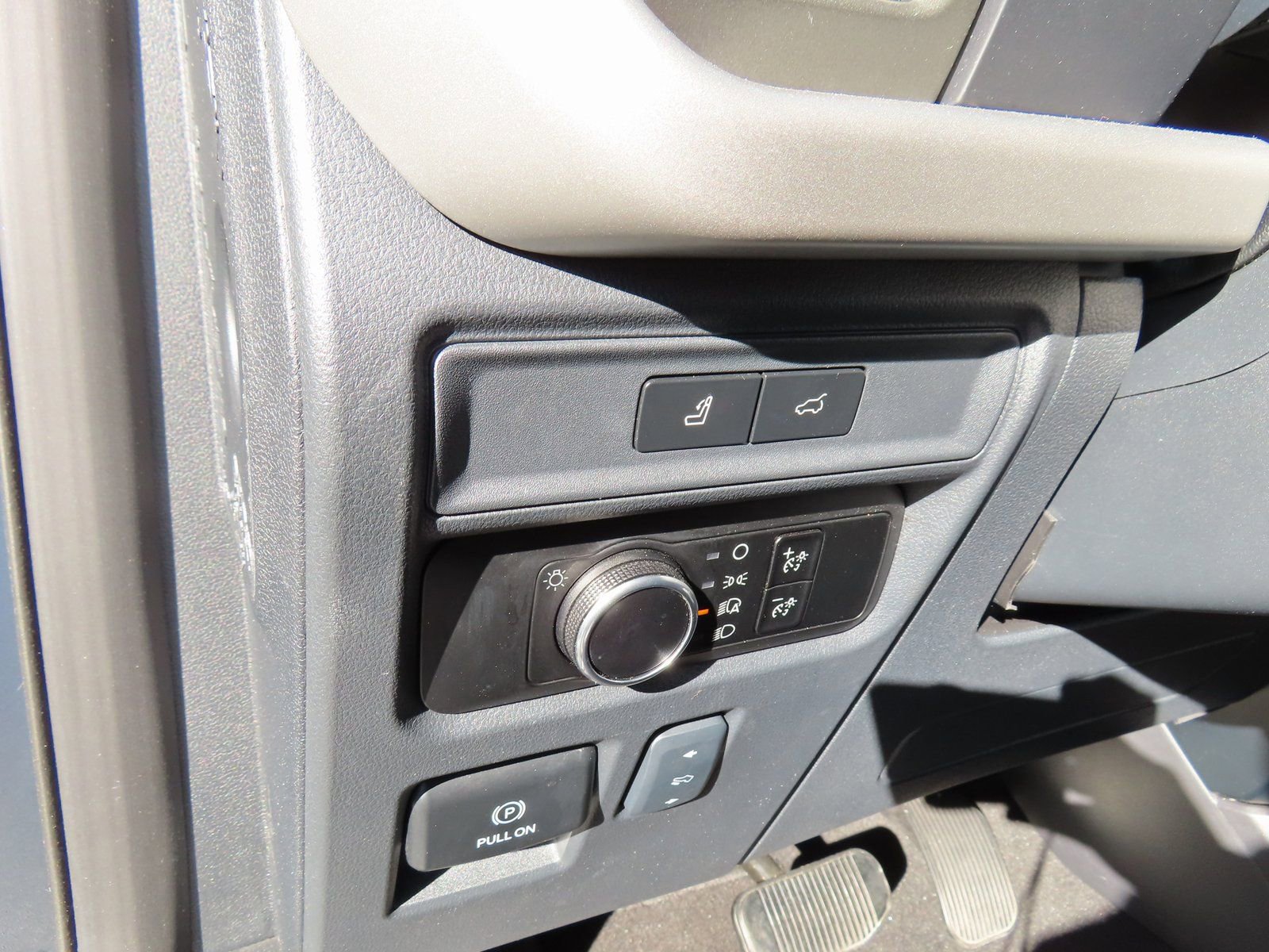 Used 2024 Ford Expedition Max XLT image 14