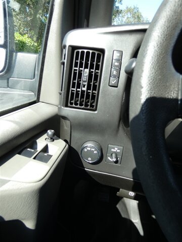 Used 2015 Chevrolet Express 2500 RWD image 23