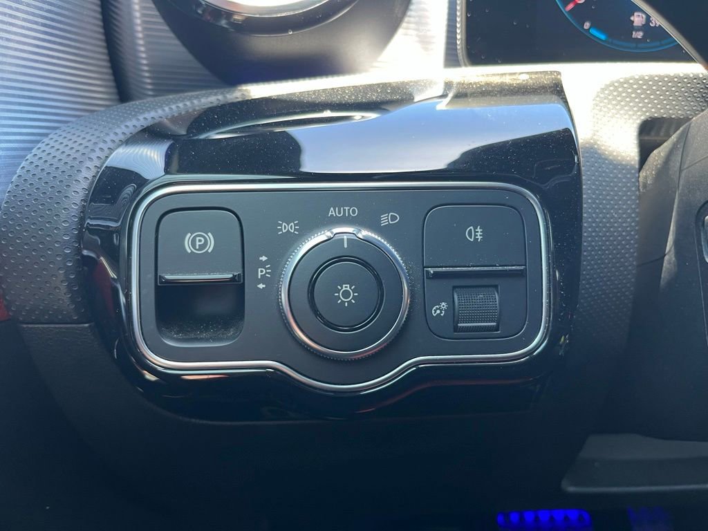 Used 2021 Mercedes-Benz A 220 image 25