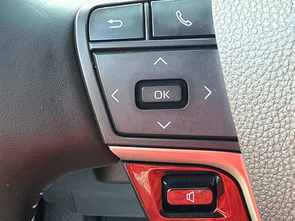 Used 2025 Toyota Camry SE FWD image 26