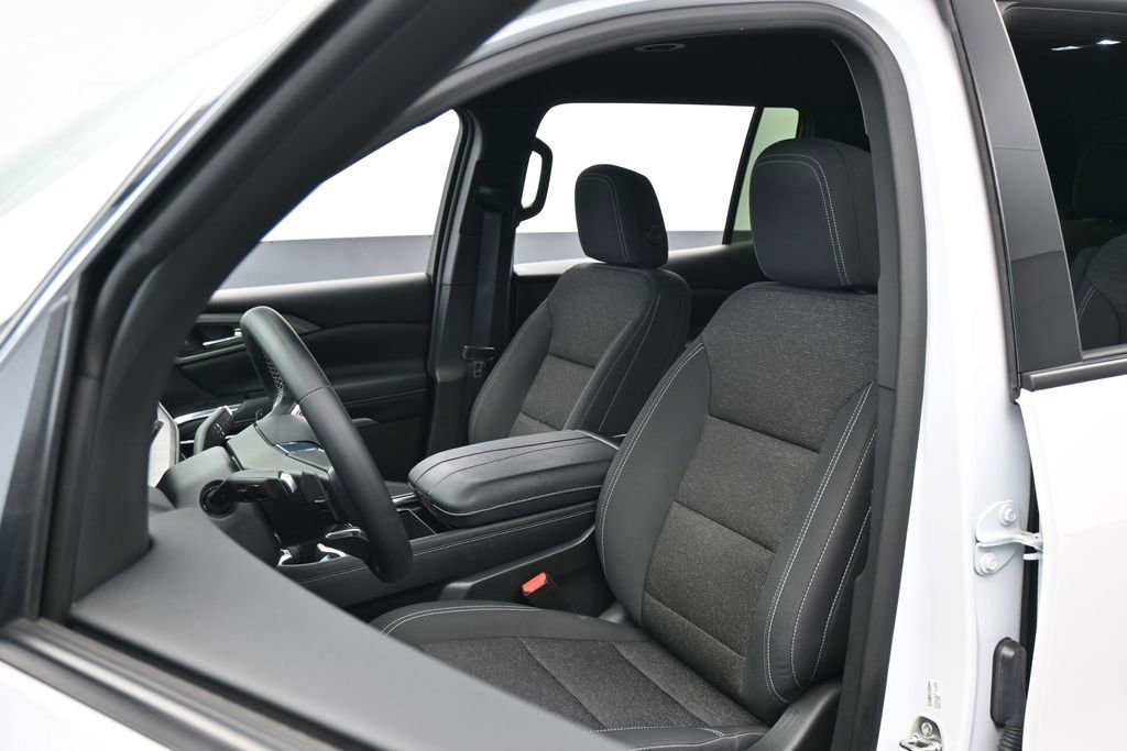 Used 2025 Chevrolet Traverse LT FWD image 10