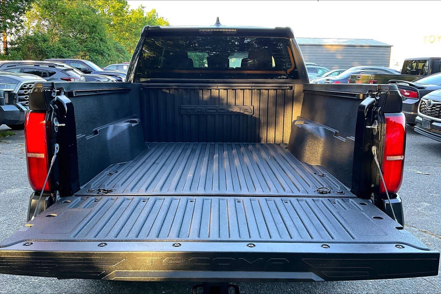 Certified 2024 Toyota Tacoma SR5 AWD/4WD image 30