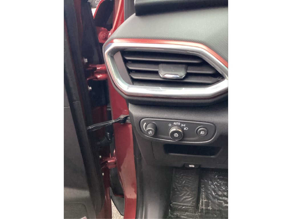 Used 2021 Chevrolet TrailBlazer RS w/ Sun and Liftgate Package AWD/4WD image 17