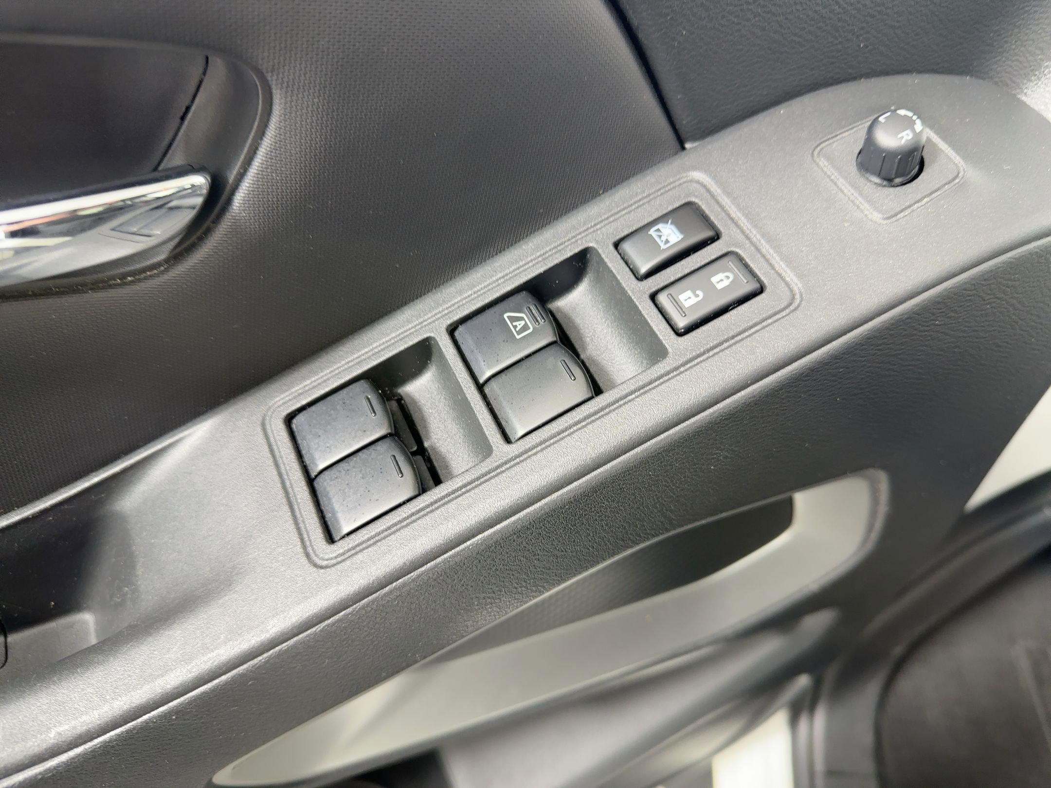 Used 2023 Nissan Frontier SV w/ Technology Package image 21