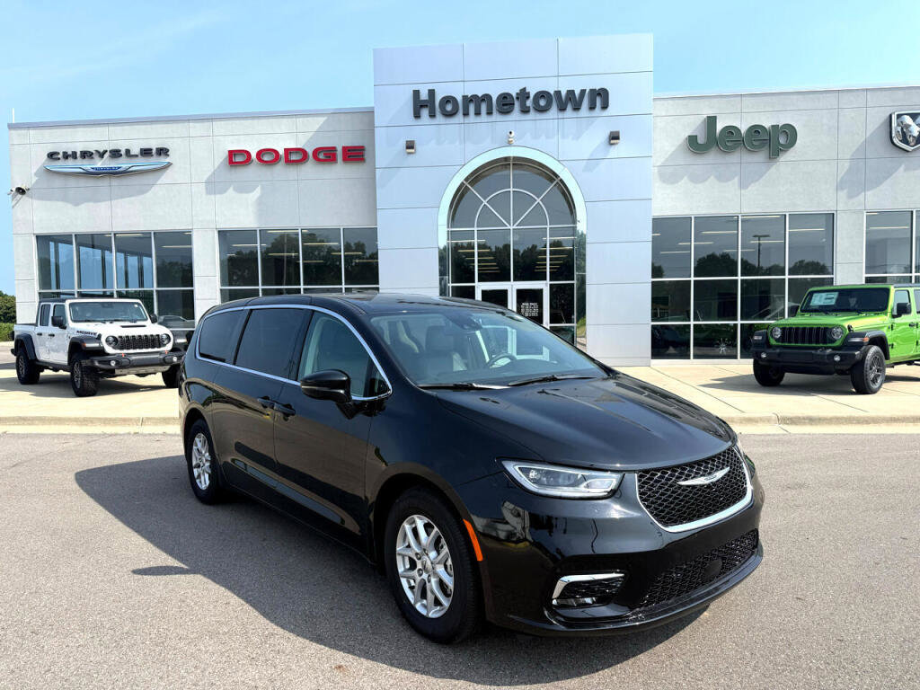 Used 2024 Chrysler Pacifica Touring-L