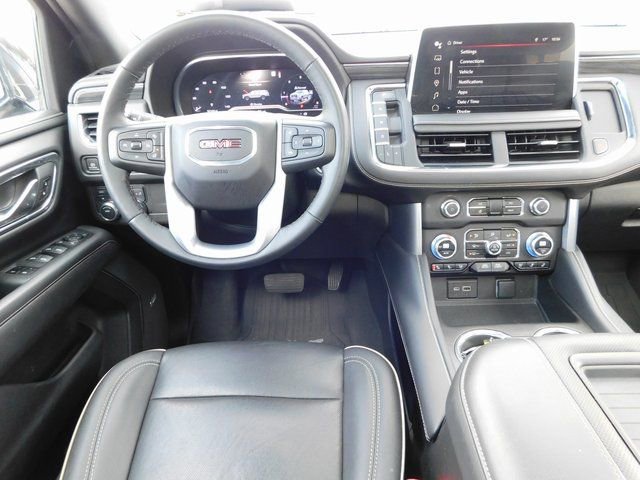 Used 2023 GMC Yukon SLT w/ SLT Luxury Package image 18