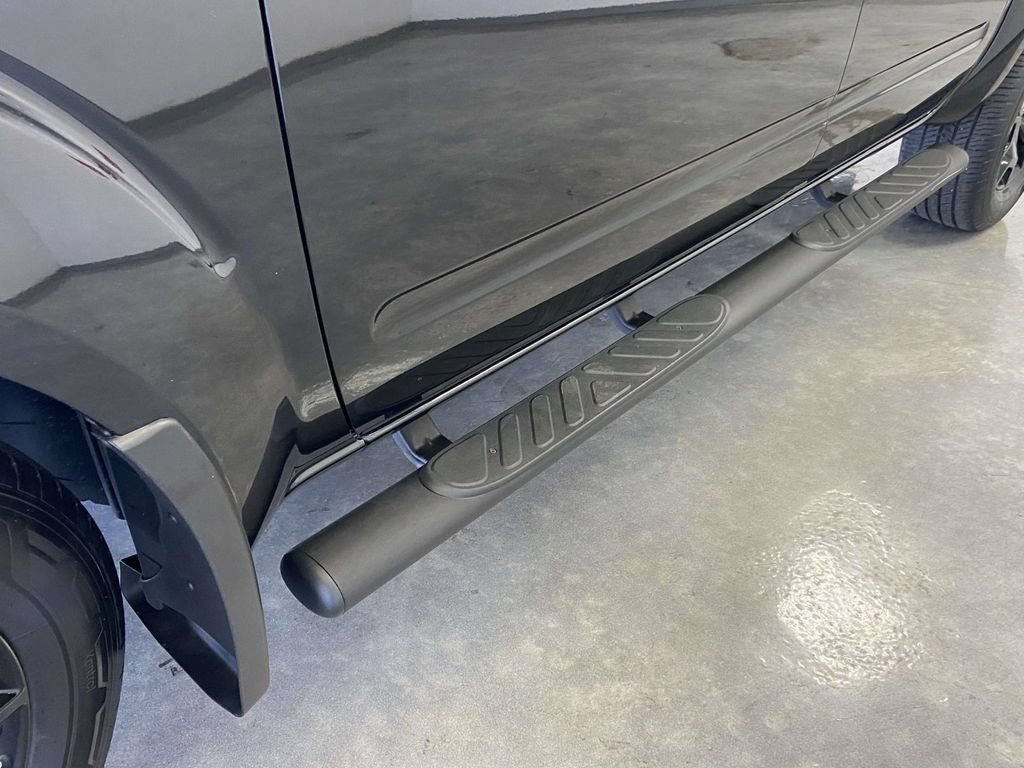 Used 2021 Nissan Frontier SV w/ Midnight Edition Floor Mats AWD/4WD image 9