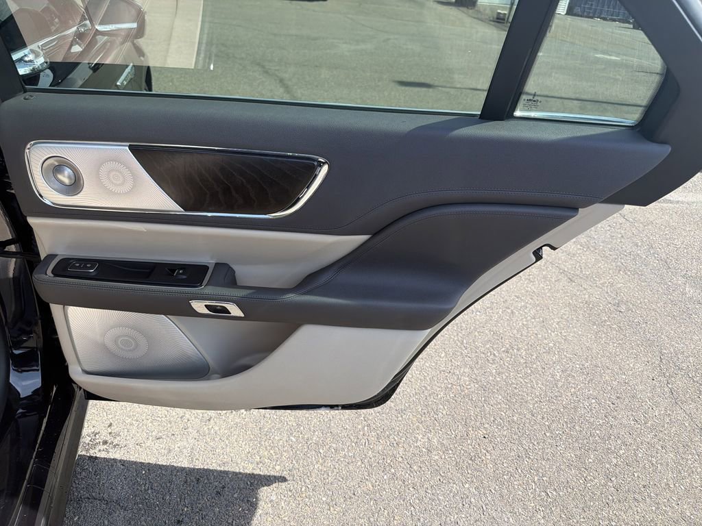 Used 2019 Lincoln Continental Reserve AWD/4WD image 16